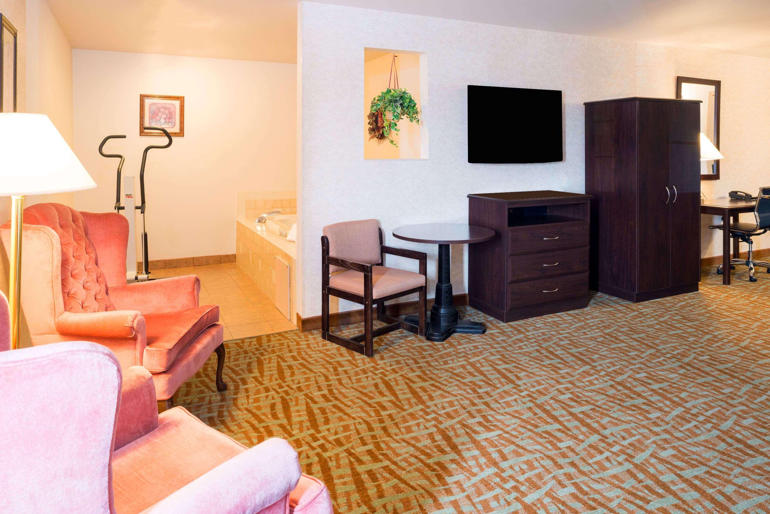 Days Inn & Suites By Wyndham Spokane Airport Airway Heights Bagian luar foto