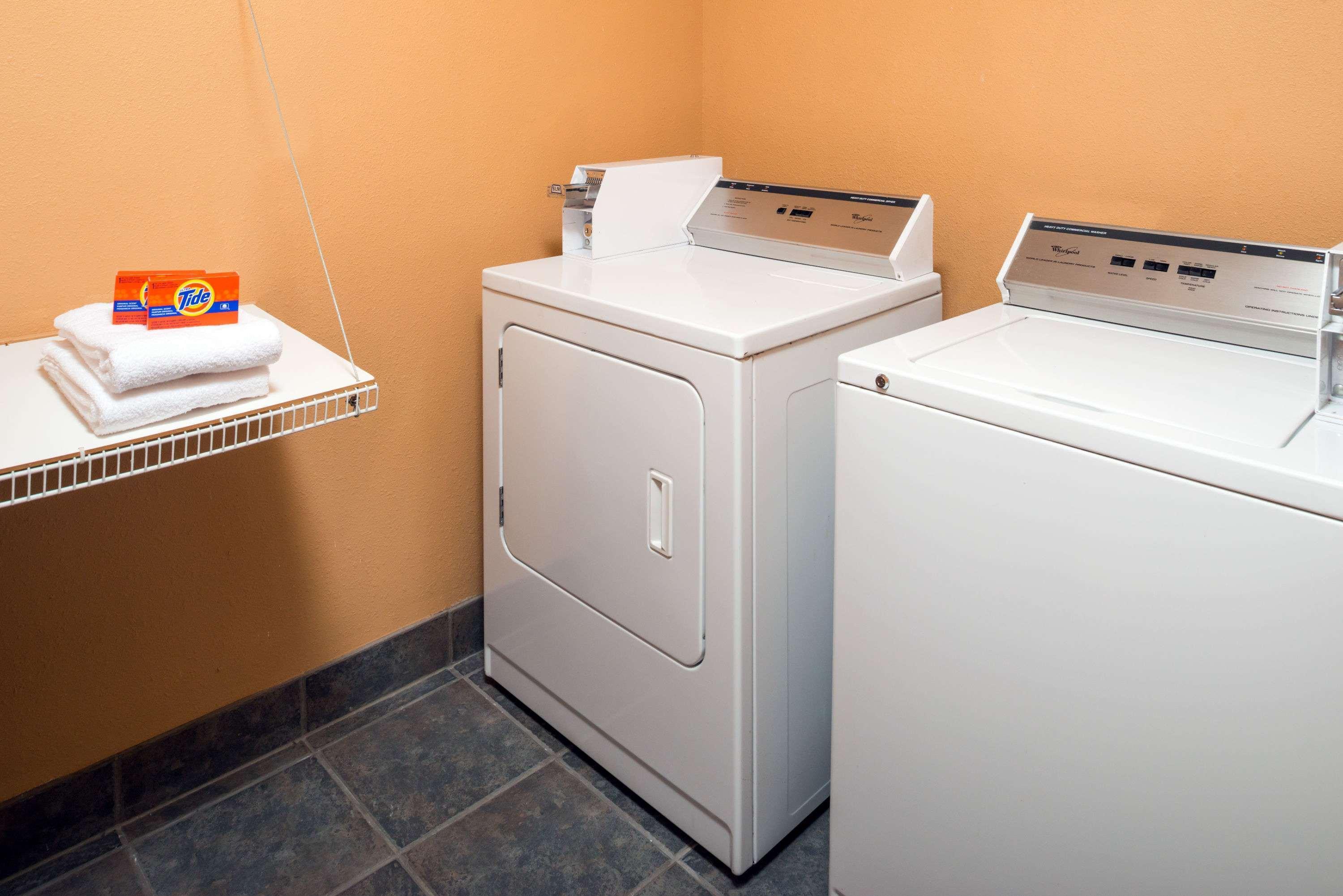 Days Inn & Suites By Wyndham Spokane Airport Airway Heights Bagian luar foto
